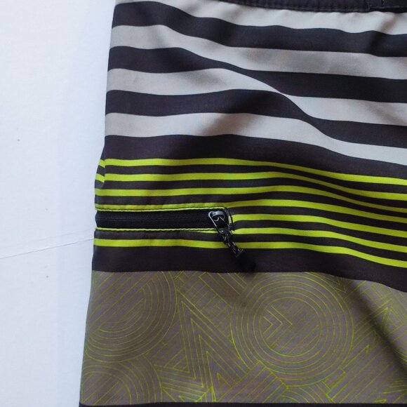 Volcom board short men's size 30 olive green black white stripes pattern - Picture 8 of 11